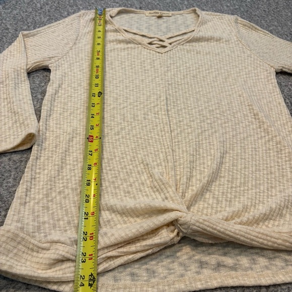 Another Reason Women’s Small Cream Ribbed V-Neck Top 3/4 Sleeve - Picture 7 of 8